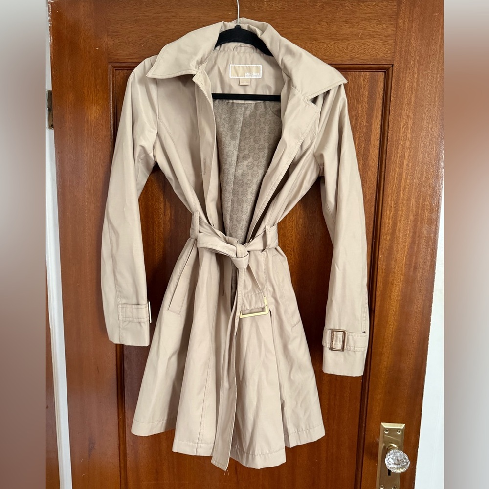 Michael Kors Tan Trench Coat with belt and pleated back darts, Size XS